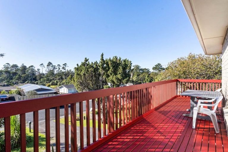 Photo of property in 27 Fitzwater Place, Henderson, Auckland, 0612