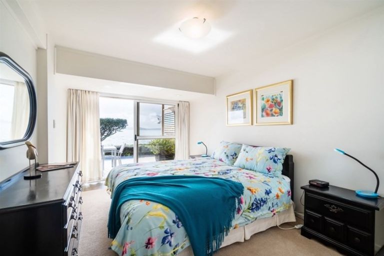 Photo of property in 98 Tindalls Bay Road, Tindalls Beach, Whangaparaoa, 0930