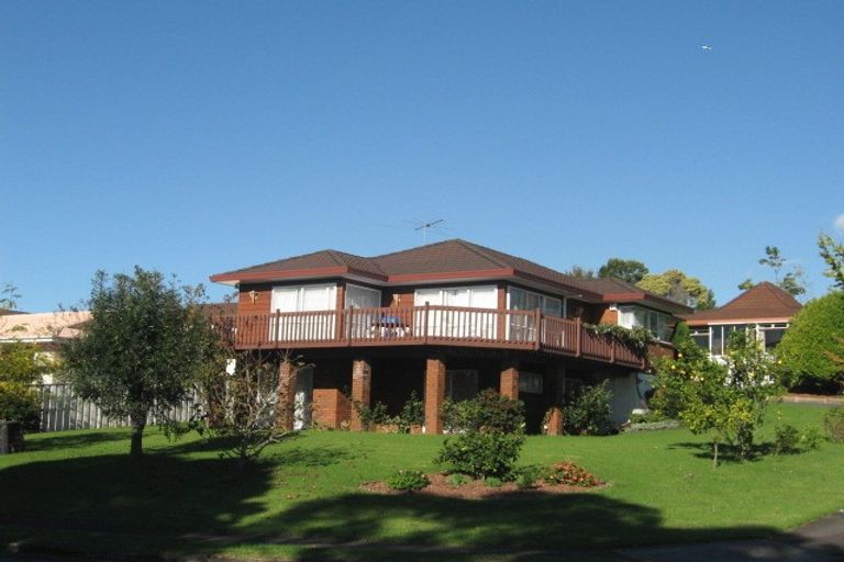 Photo of property in 26 Dalwhinnie Parade, Highland Park, Auckland, 2010