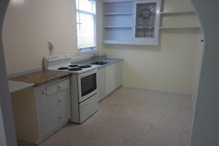 Photo of property in 29 Marine Parade, Bluff Hill, Napier, 4110