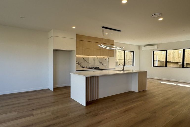 Photo of property in 215c Forrest Hill Road, Forrest Hill, Auckland, 0620