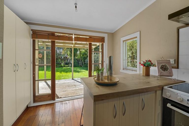 Photo of property in 27 Oxford Street, Fairfield, Hamilton, 3214