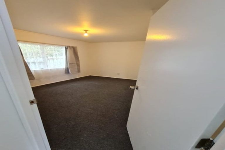 Photo of property in 11 Rerewai Place, Kelston, Auckland, 0602