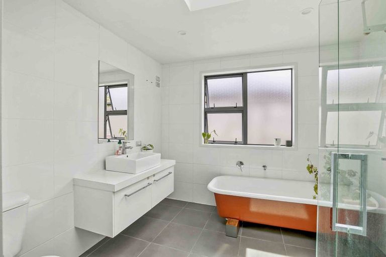 Photo of property in 33a Waimea Street, Westown, New Plymouth, 4310