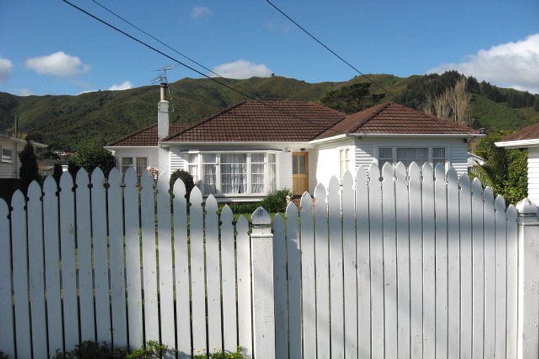Photo of property in 54 Wellington Road, Wainuiomata, Lower Hutt, 5014
