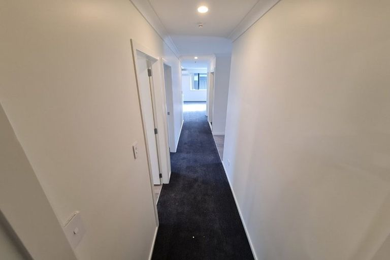 Photo of property in 7 Rewarewa Way, Timberlea, Upper Hutt, 5018