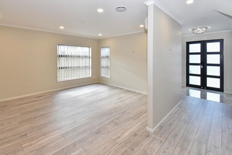 Photo of property in 25 Drumbuoy Drive, Flat Bush, Auckland, 2019