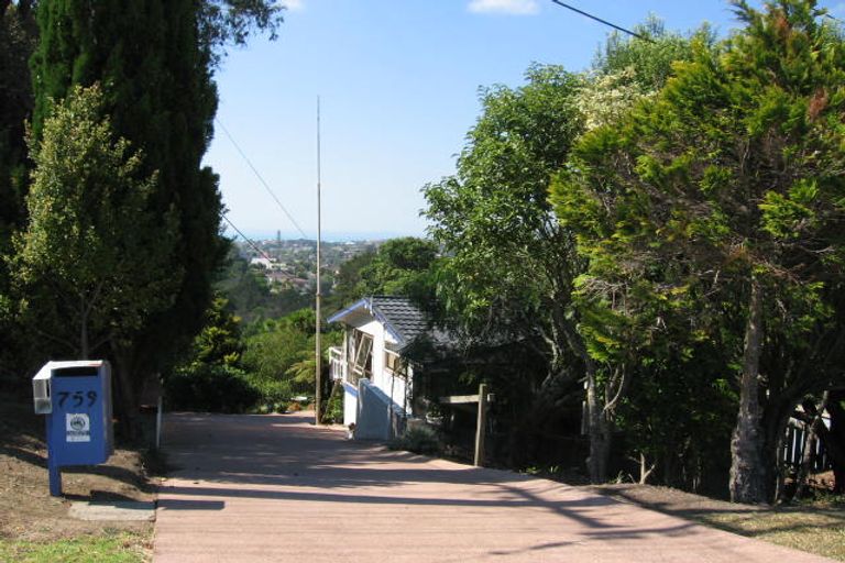 Photo of property in 759 East Coast Road, Northcross, Auckland, 0630