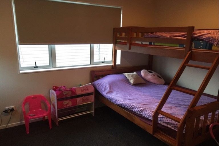 Photo of property in 24 Midhurst Avenue, Henderson, Auckland, 0612