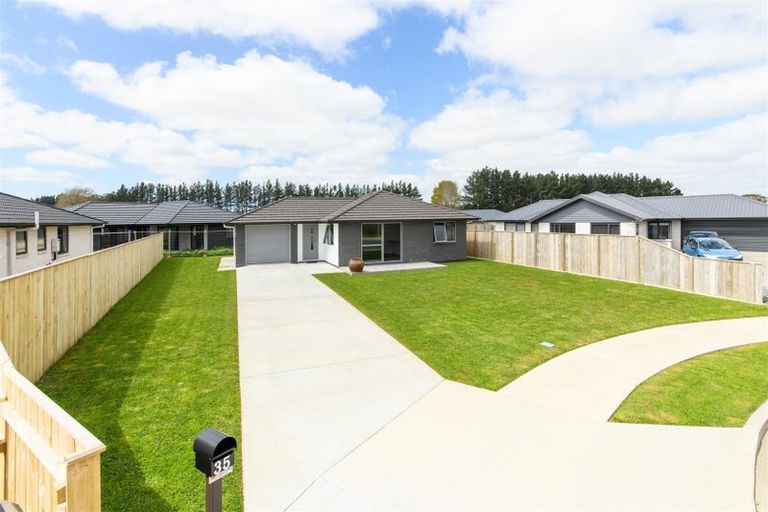 Photo of property in 35 Oldfield Lane, Marton, 4710