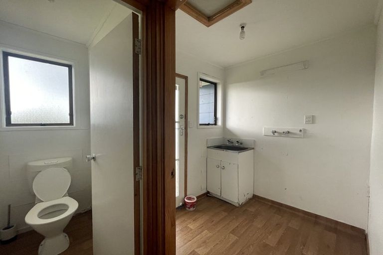 Photo of property in 10 Magdalen Place, West Harbour, Auckland, 0618