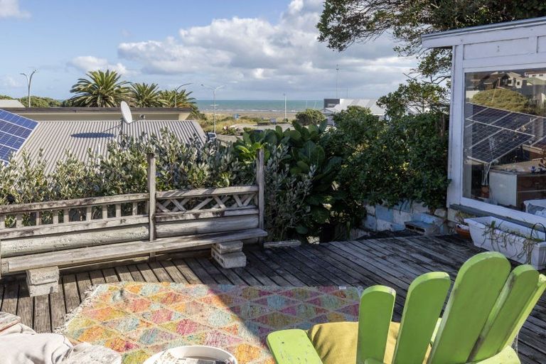 Photo of property in 5 Golf Road, Paraparaumu Beach, Paraparaumu, 5032