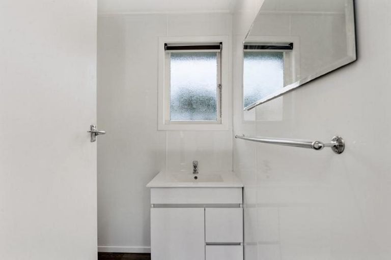 Photo of property in 70 Te Hatepe Avenue, Taupo, 3330