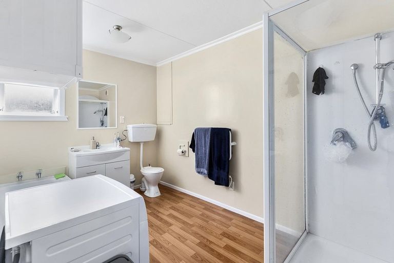 Photo of property in 3 Thames Street, Island Bay, Wellington, 6023