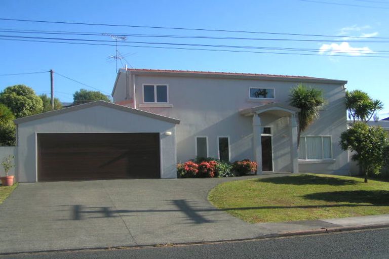 Photo of property in 2 Merriefield Avenue, Forrest Hill, Auckland, 0620