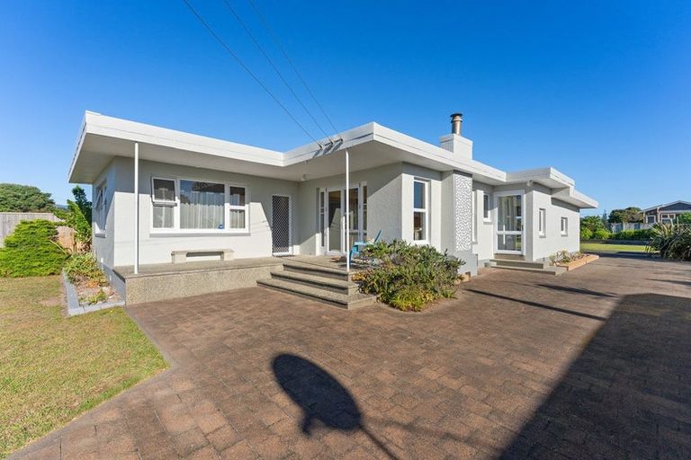 Photo of property in 5 Toi Street, Otaki Beach, Otaki, 5512