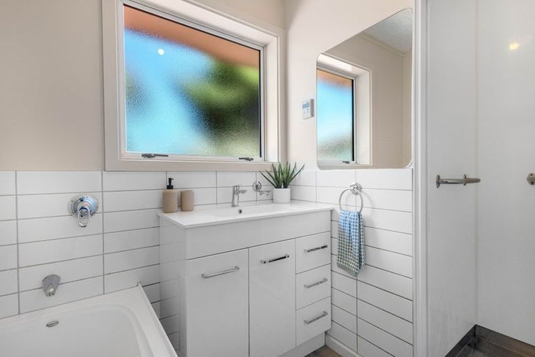 Photo of property in 52 West-watson Avenue, Hillmorton, Christchurch, 8025