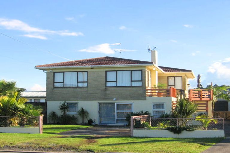 Photo of property in 236 Centreway Road, Orewa, 0931