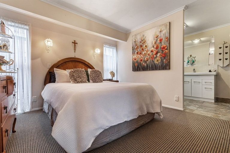 Photo of property in 106 Everglade Drive, Totara Heights, Auckland, 2105