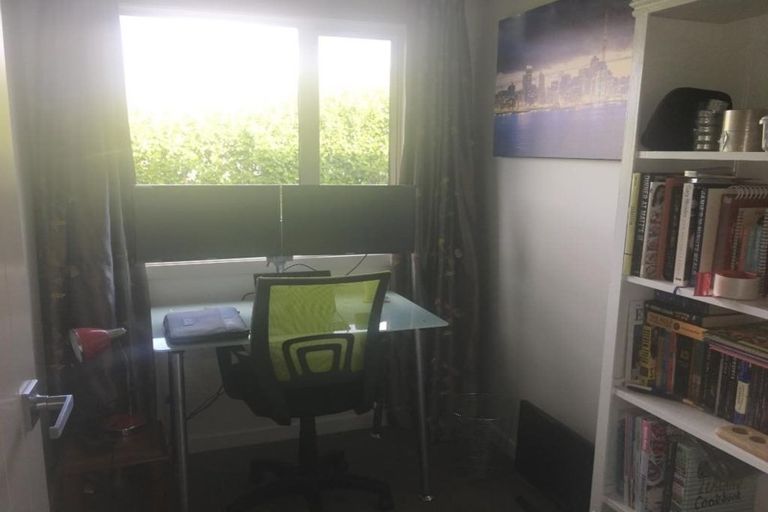 Photo of property in 4 Kaweka Close, Aotea, Porirua, 5024