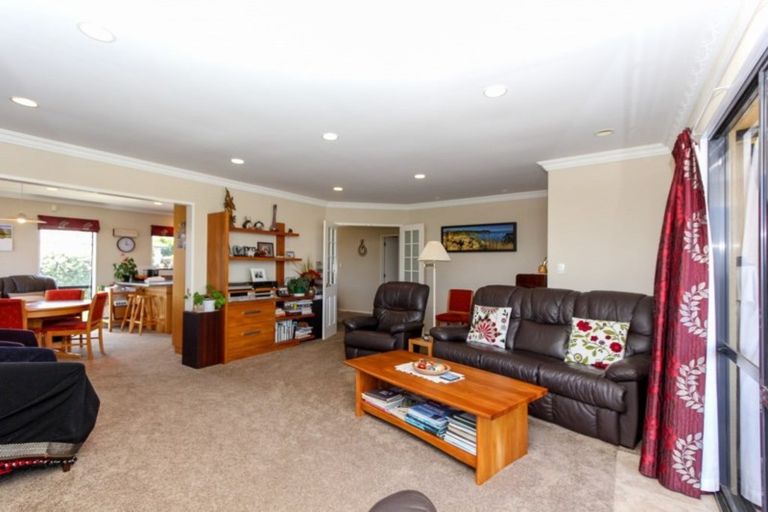 Photo of property in 20 Kellyville Heights, Merrilands, New Plymouth, 4312