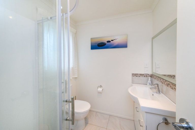 Photo of property in 98 Rosalie Terrace, Kelvin Grove, Palmerston North, 4414