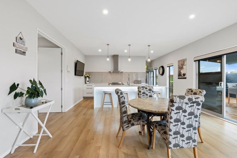 Photo of property in 14 Whitcombe Place, Darfield, 7571
