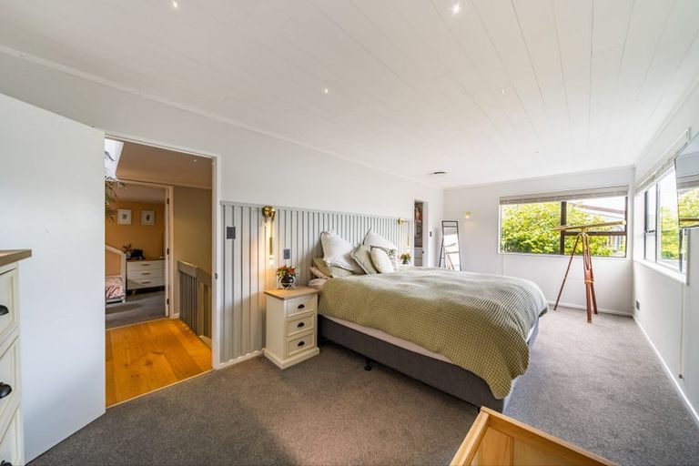 Photo of property in 33 Oak Avenue, Paremata, Porirua, 5024