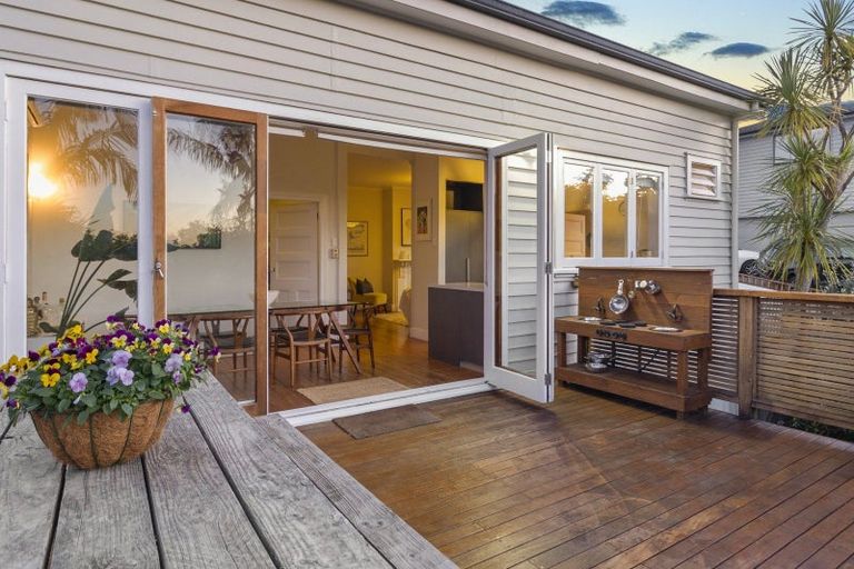 Photo of property in 1/66 Verran Road, Birkdale, Auckland, 0626