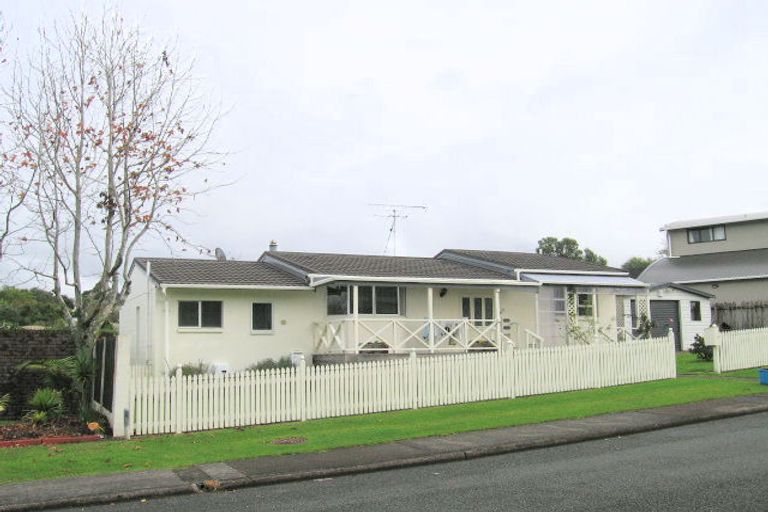 Photo of property in 60 Rosario Crescent, Red Beach, 0932