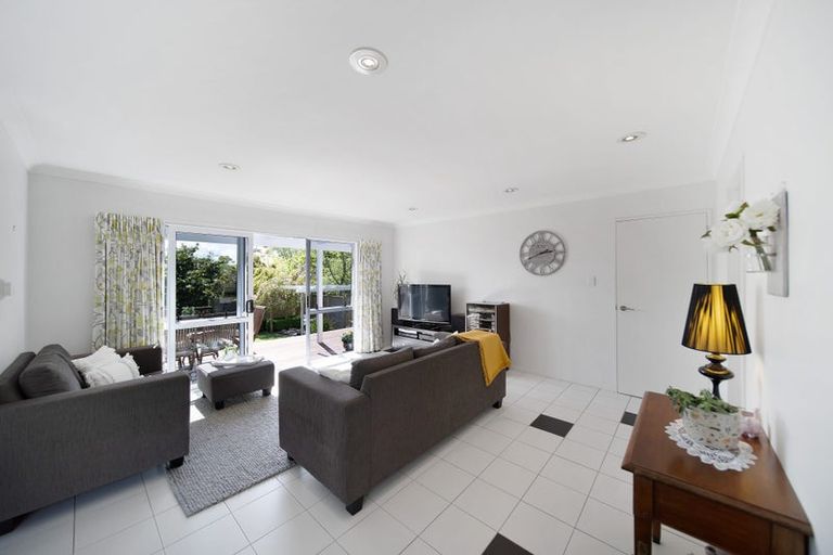 Photo of property in 39 Ohiwa Road, Papakura, 2582