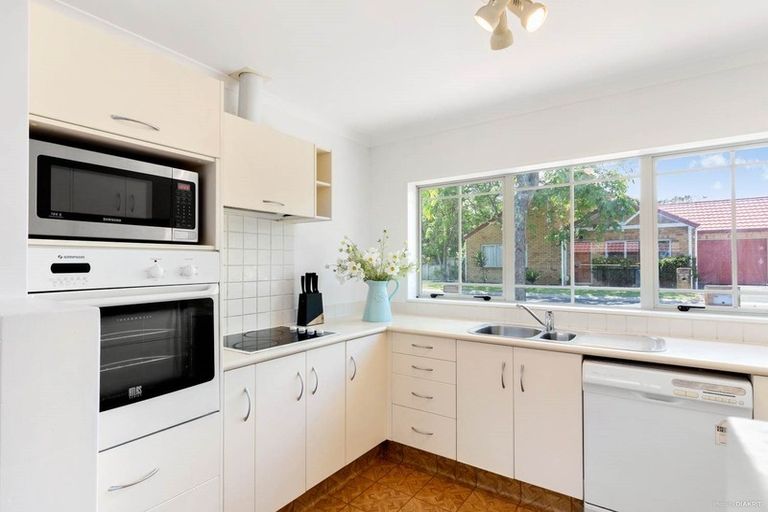 Photo of property in 8 Kilmarnock Avenue, Ranui, Auckland, 0612