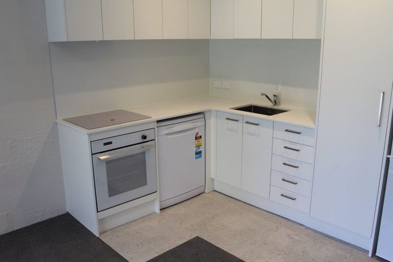 Photo of property in 25 Kamara Road, Glen Eden, Auckland, 0602