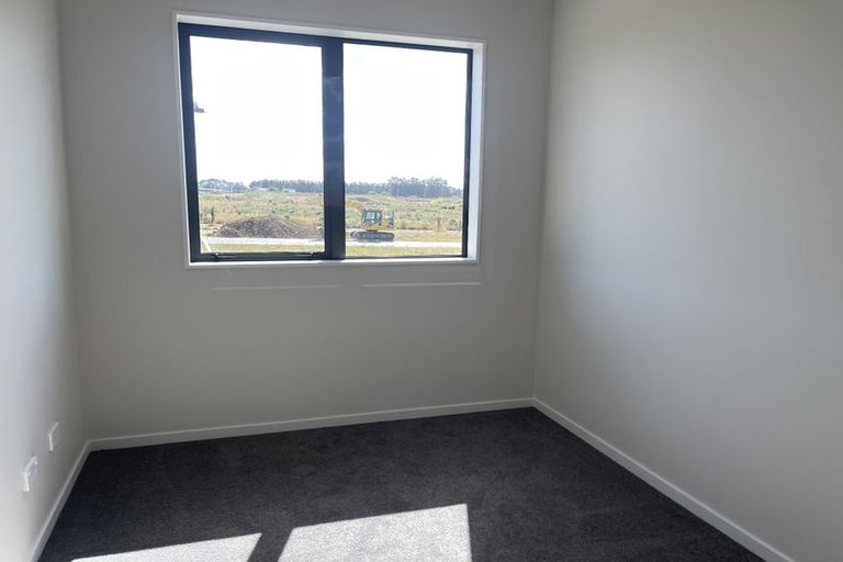 Photo of property in 18 Mene Way, Karaka, 2113