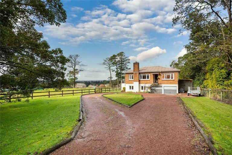 Photo of property in 141 Tawa Road, Kumeu, 0891