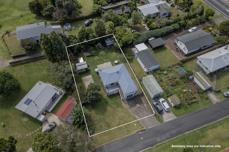 Photo of property in 3 Daphne Road, Tairua, 3508