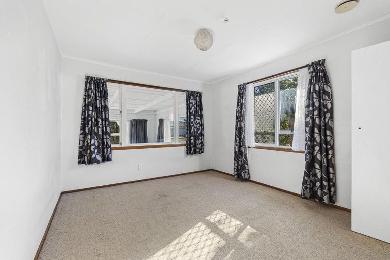Photo of property in 25 Brookes Terrace, Waitara, 4320