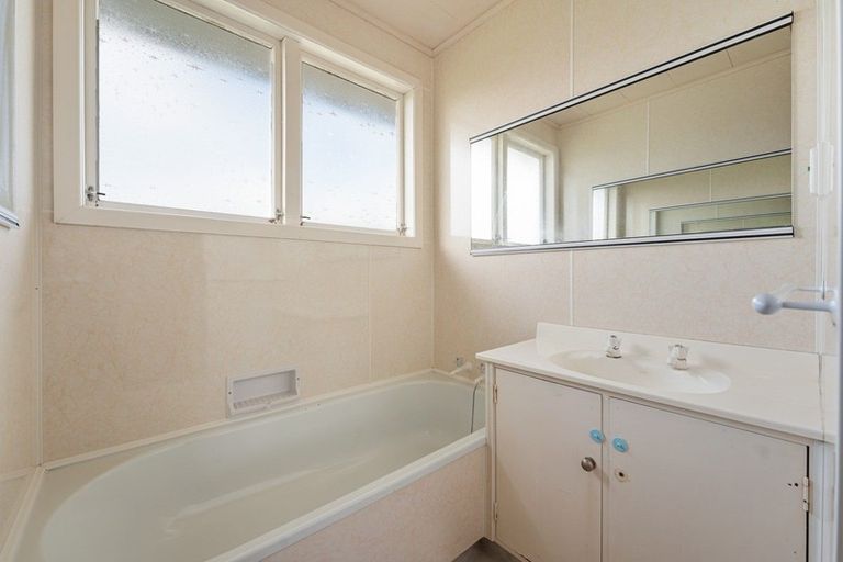 Photo of property in 49 Nevada Drive, Merrilands, New Plymouth, 4312