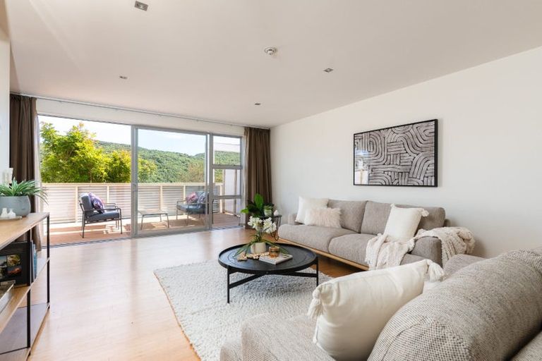 Photo of property in 10 Saddleback Grove, Karori, Wellington, 6012