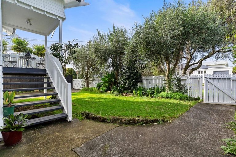 Photo of property in 1/19 Brook Street, Milford, Auckland, 0620