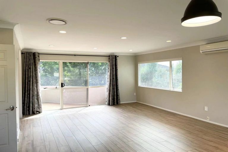 Photo of property in 2 Kaniere Place, Half Moon Bay, Auckland, 2012