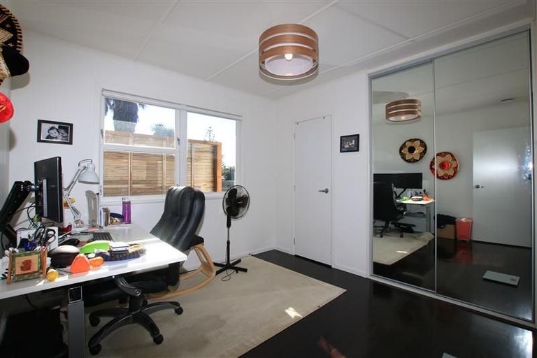 Photo of property in 2/53 Lancaster Road, Beach Haven, Auckland, 0626