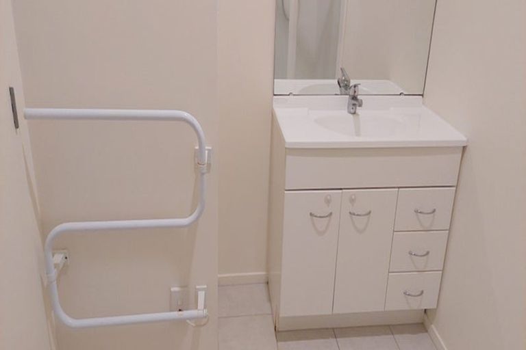 Photo of property in 10 Rosandich Drive, Sunnyvale, Auckland, 0612