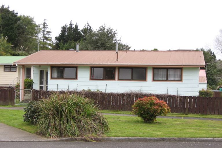 Photo of property in 6b Brixham Place, Merrilands, New Plymouth, 4312