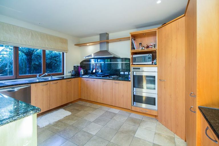 Photo of property in 64 Scenic Drive, Titirangi, Auckland, 0604