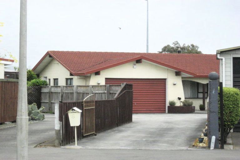 Photo of property in 8 Hersham Place, Bromley, Christchurch, 8062