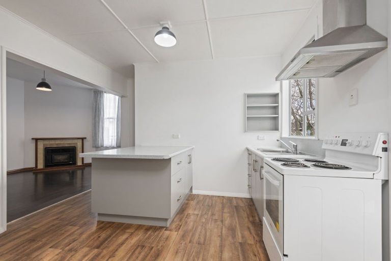 Photo of property in 7 Ross Street, Woodville, 4920