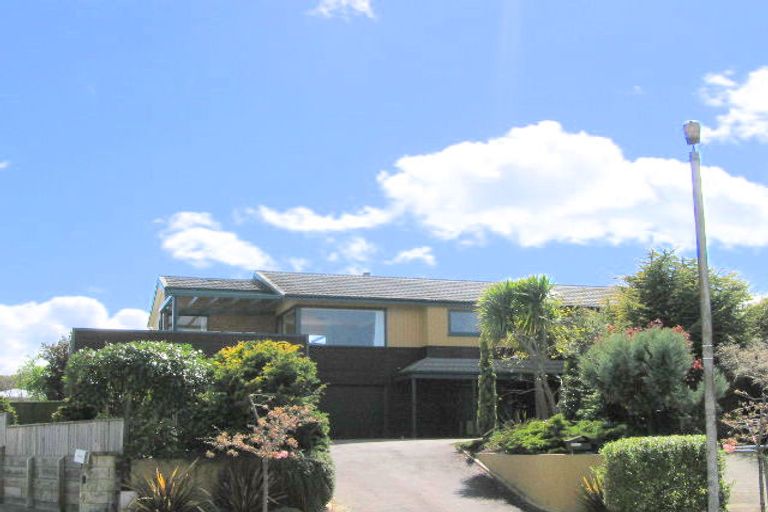 Photo of property in 8 Maniapoto Grove, Waipahihi, Taupo, 3330