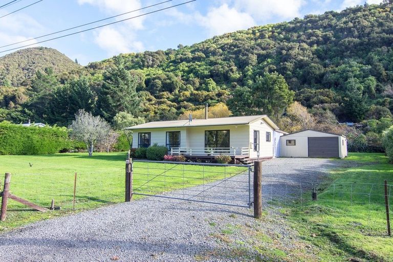 Photo of property in 16 Mclaughlin Drive, Tinui, Masterton, 5889
