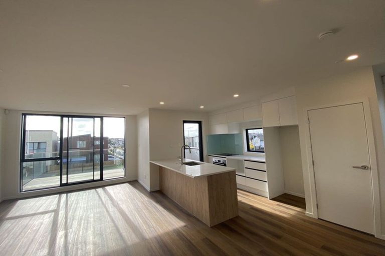 Photo of property in 21 Tahingamanu Road, Hobsonville, Auckland, 0616